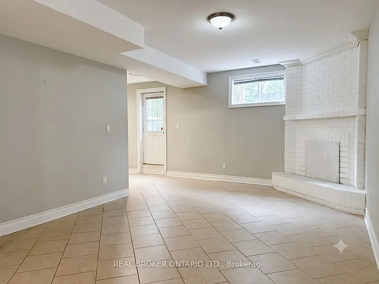 5 Twinberry Cres #LOWER — Photo 11