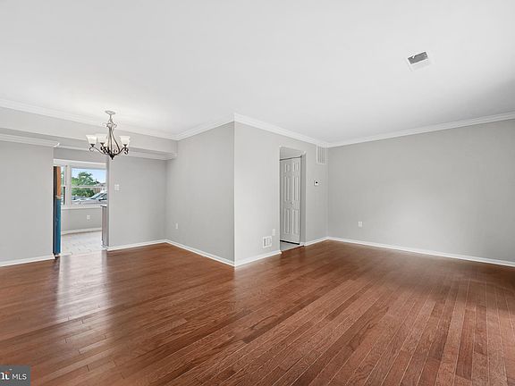 5th image of 7912 Sharpsburg Ct