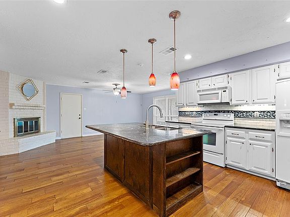 Another view of kitchen.