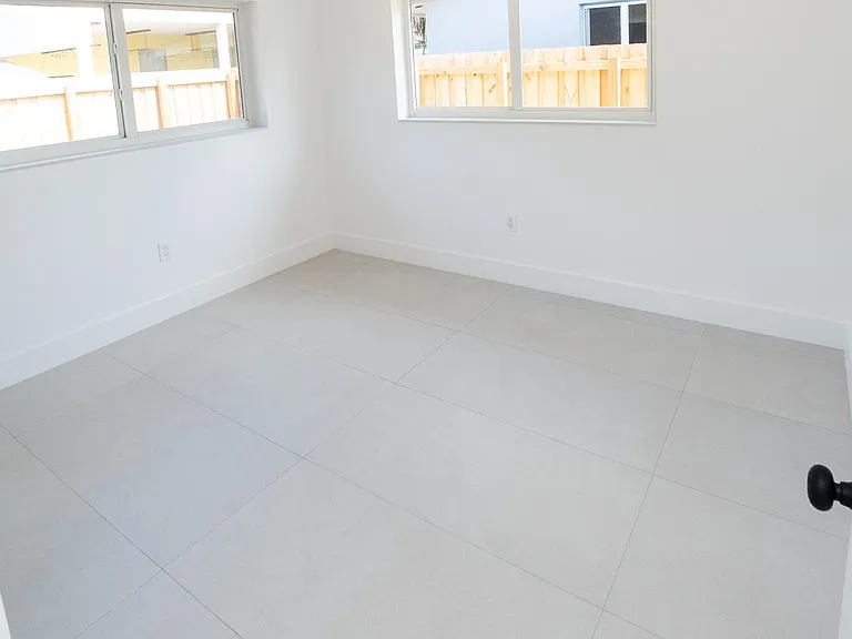 2160 SW 16th Ct — Photo 32