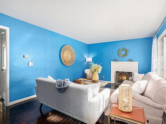 4th image of 23697 Greenleaf Blvd