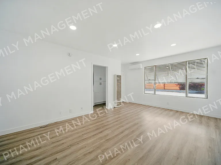 475 S Los Robles Ave #13 — Photo 1