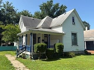 1st image of 909 W 10th St