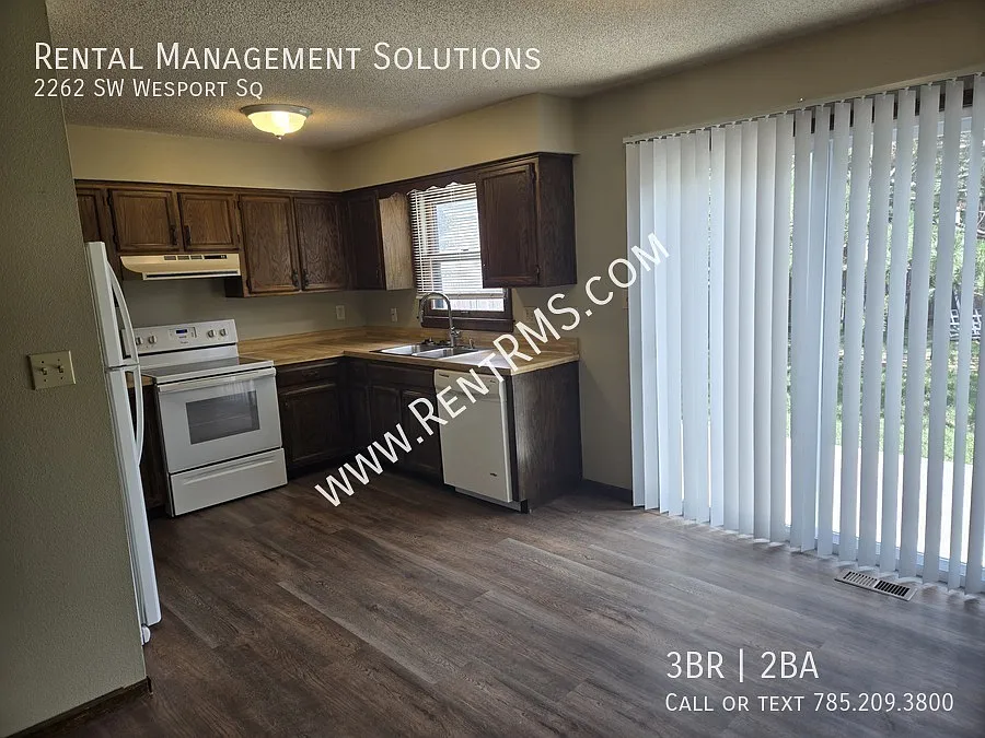 2262 Sw Westport Square- 3 Bed/2 Bath — Photo 4