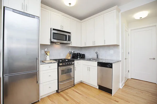 Rented by Avi Nash Associates | media 4