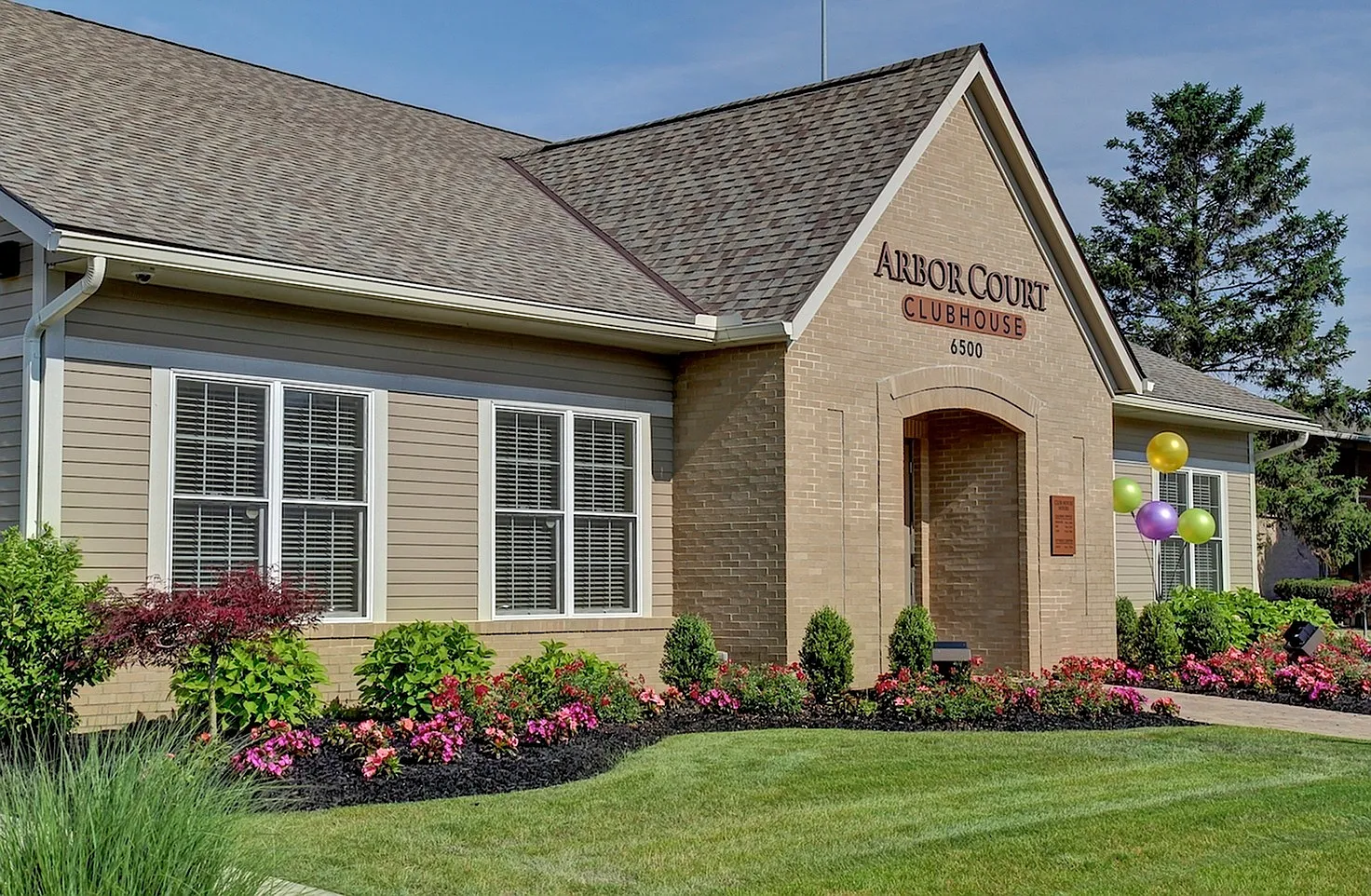 Arbor Court — Photo 1