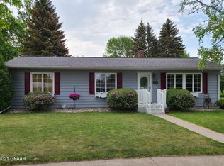 1512 Stephens Dr, Crookston, MN 56716