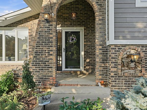 5th image of 919 Hillview Dr