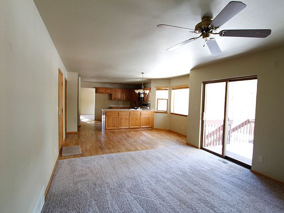 5th image of 415 Pembrook Ln