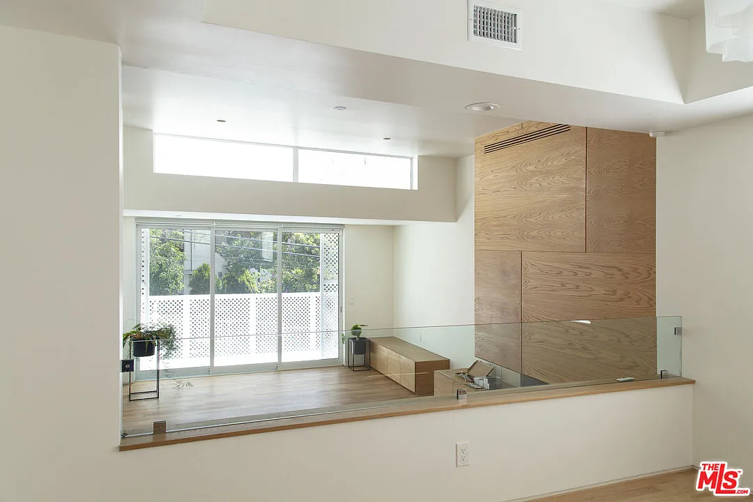 2 bed, 2.5 bath, 1924 sqft, $7,000 — Photo 4