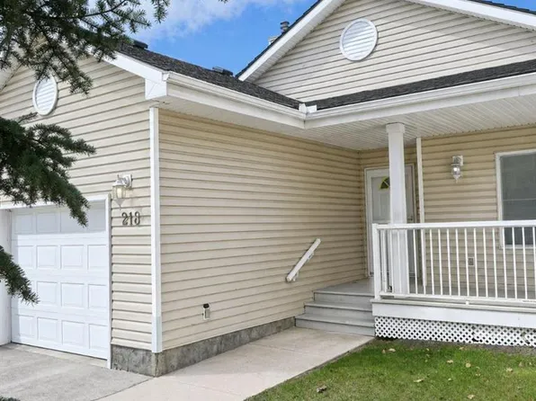 218 S Centre Ave NW, Airdrie, AB T4B 2M6