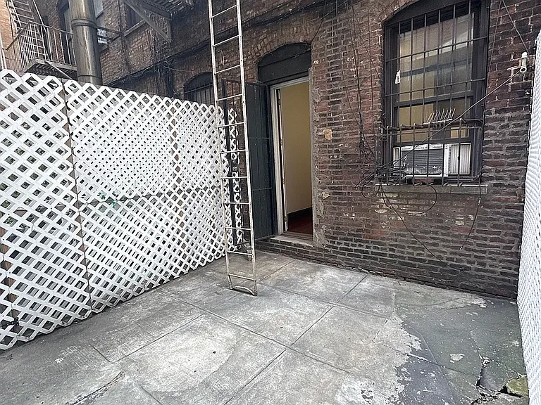 134 E 17th St #4 — Photo 5