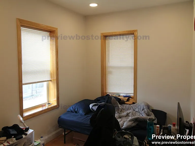 Winthrop St — Photo 2