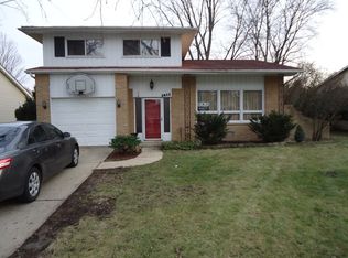 1811 Azalea Ln, Mount Prospect, IL 60056