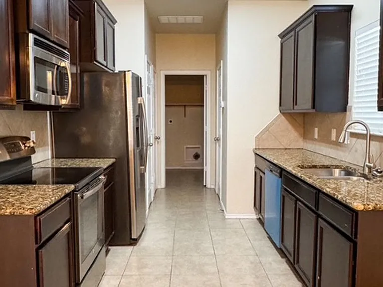 1237 Briscoe Ct — Photo 4