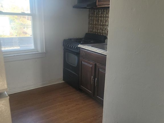 4th image of 79 Crescent Pl Floor 3