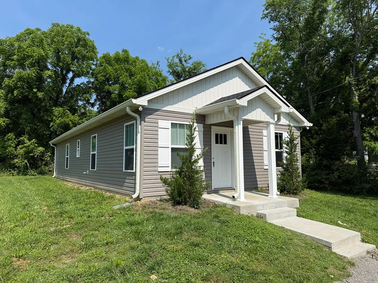 3 bed, 1300 sqft, $1,475 — Photo 1