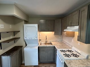 114 Naubuc Ave APT D, Glastonbury, CT 06033