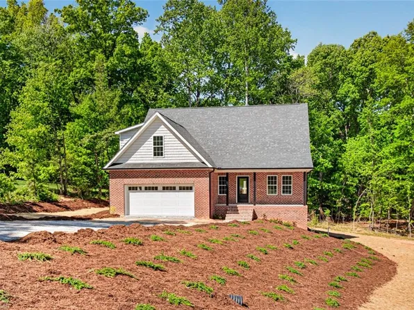 975 Chamberlin Dr, Asheboro, NC 27205