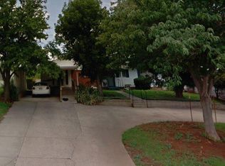 1017 S 13th St, Clinton, OK 73601