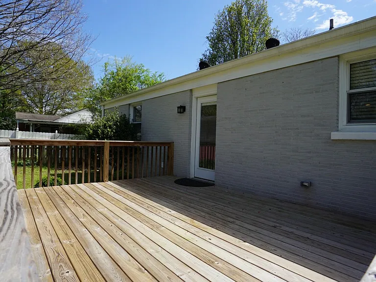 315 James Ave — Photo 5