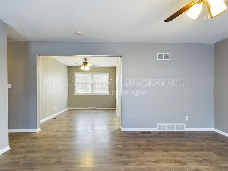 5012 S Grand Ave — Photo 2