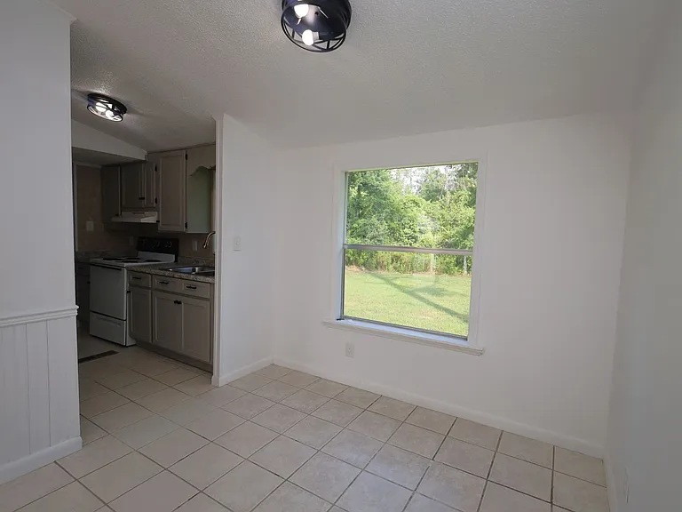 808 Penny Pl — Photo 3