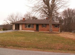 449 Jasper Wood Rd, Hurt, VA 24563