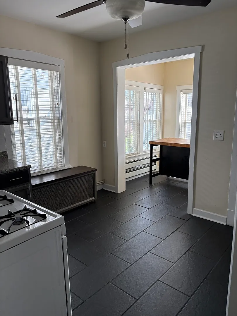 2 bed, 1200 sqft, $1,700 — Photo 3