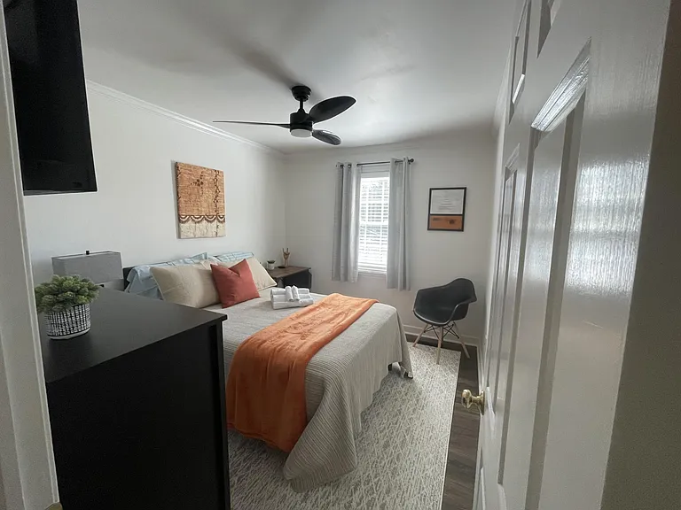 Relax in this tranquil bedroom w/full-sized bed, dedicated workstation, full blackout curtains and 40" Roku TV for streaming