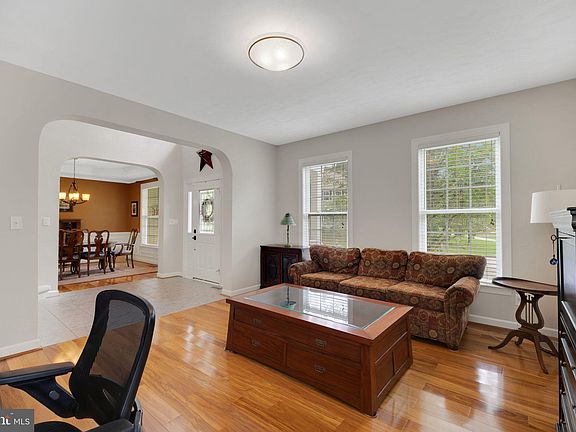5th image of 219 N Benjamin Howell St