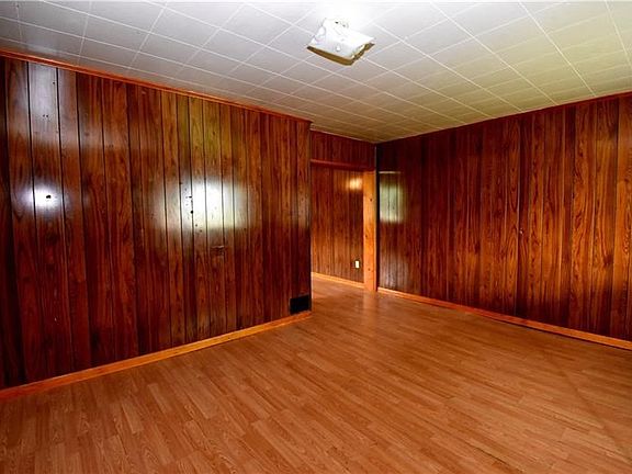 (Unit A) Living room 15 x 12