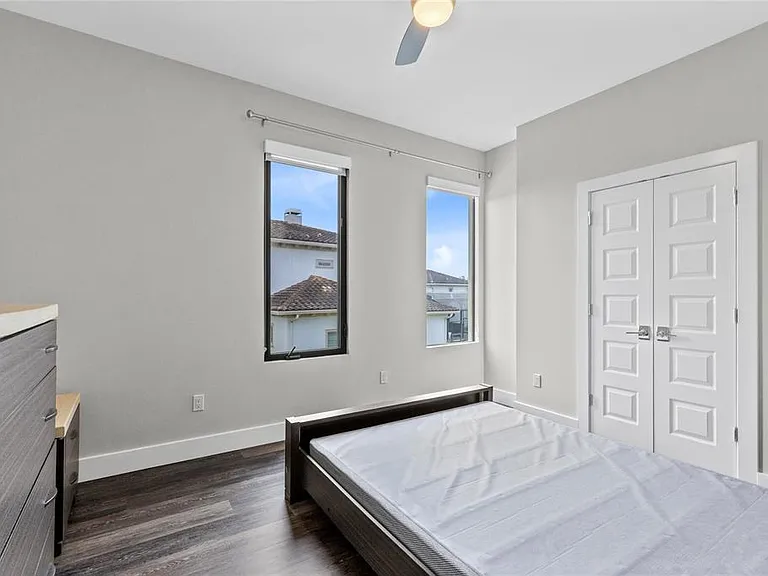14105 Corrigan Ave #B — Photo 9