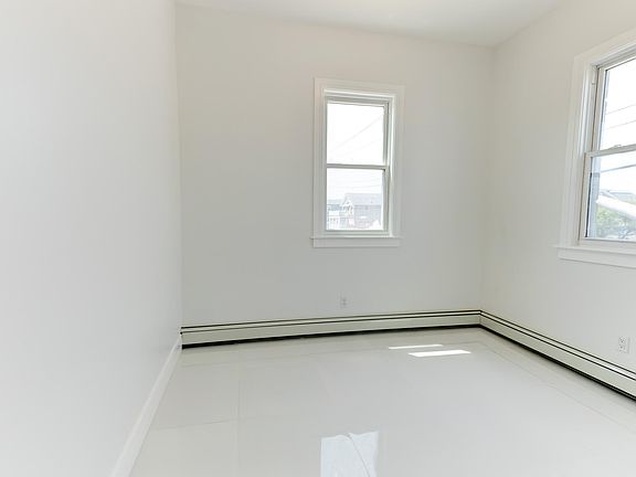 4th image of 210 New York Ave APT 3