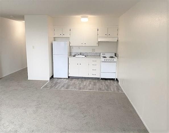 1st image of 1040 El Camino Real #0