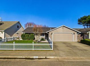 1305 Hedge Rose Ct, McKinleyville, CA 95519