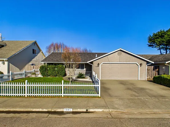 1305 Hedge Rose Ct, McKinleyville, CA 95519