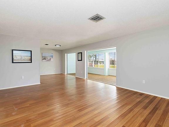 4th image of 7011 9th Ave W