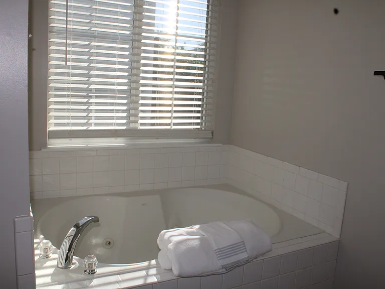On suite jet soaking tub in primary bath