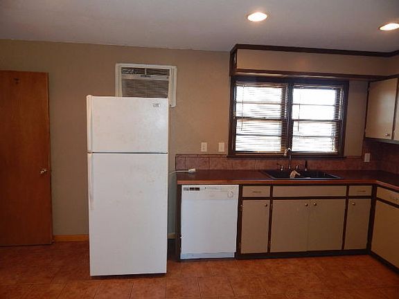5th image of 169 Cedar Oak Dr