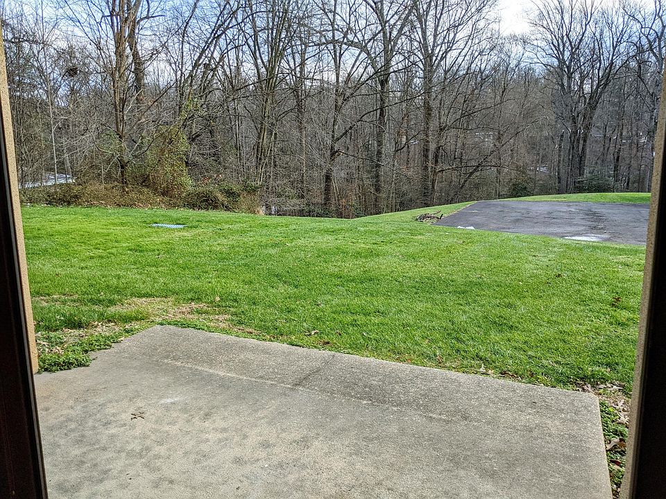 Walk-out Back Patio