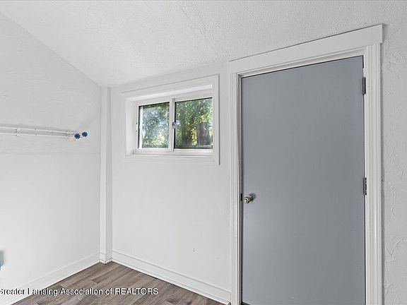 4th image of 1301 Warwick Dr