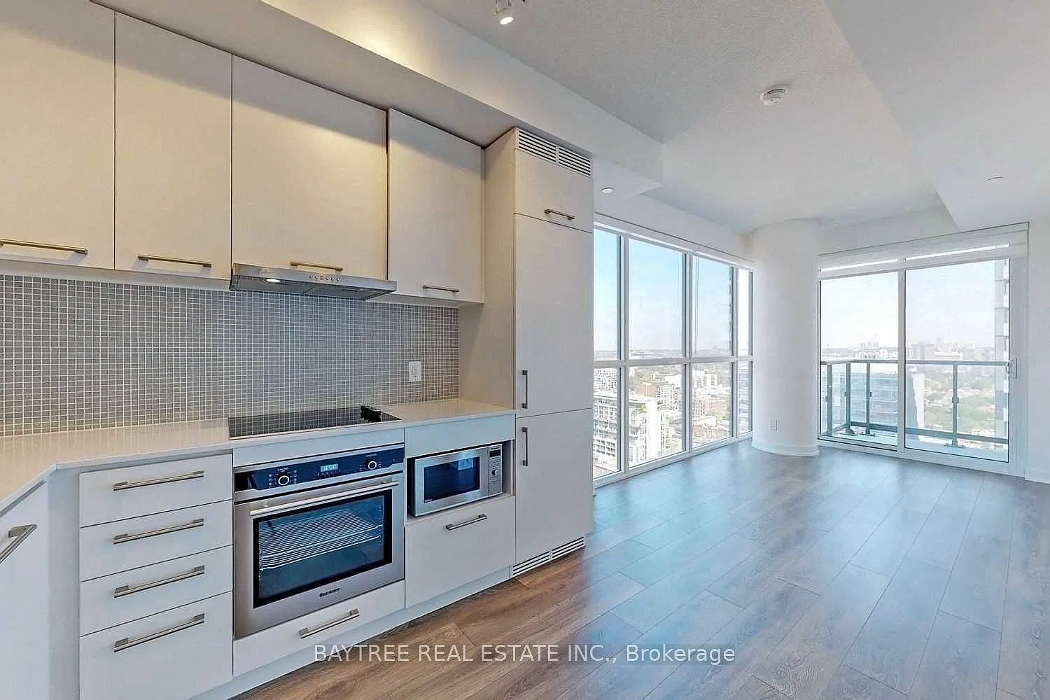 87 Peter St — Photo 1