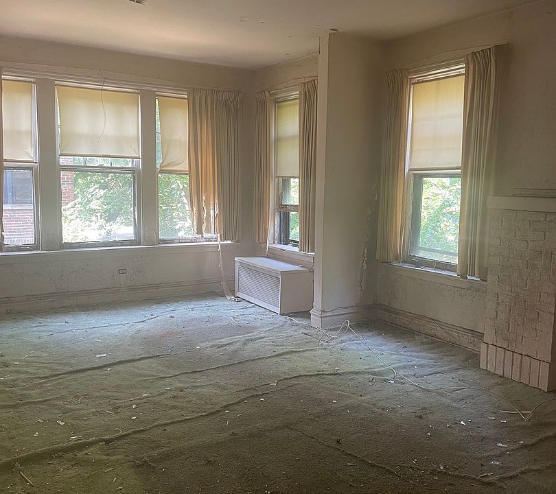 2nd image of 2319 N Commonwealth Ave APT 2W