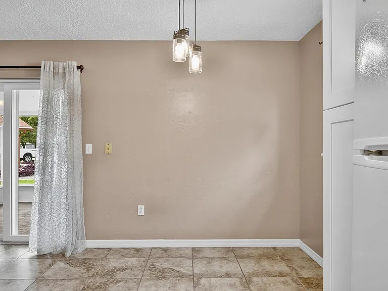 73 Buttonworth Dr #B — Photo 16