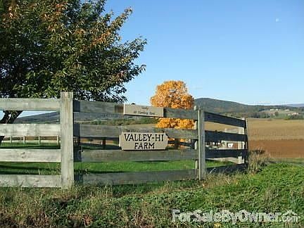 Valley-Hi Farm entrance