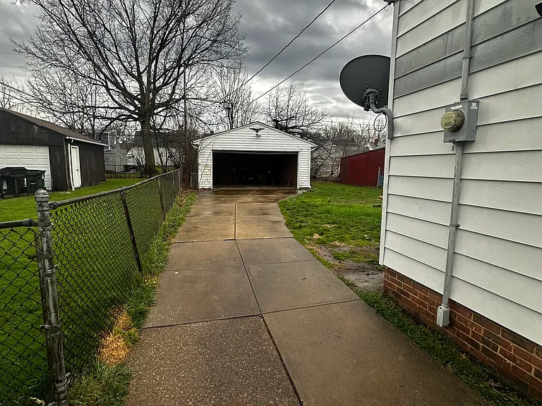 4823 Russell Ave — Photo 3