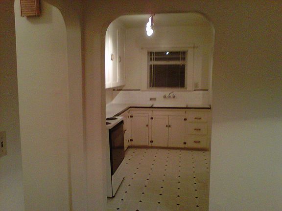 Mainfloor kitchen with eating nook