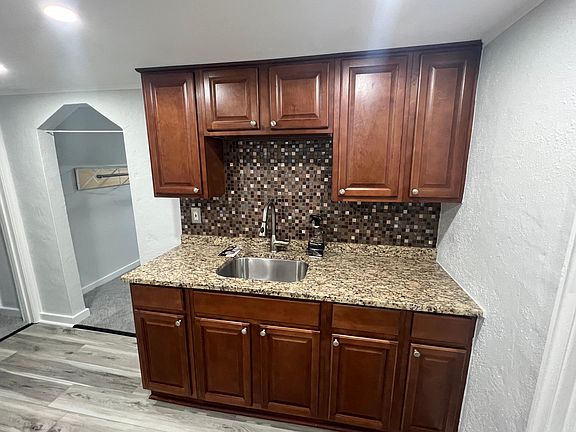 4th image of 120 Wendel Ave #2