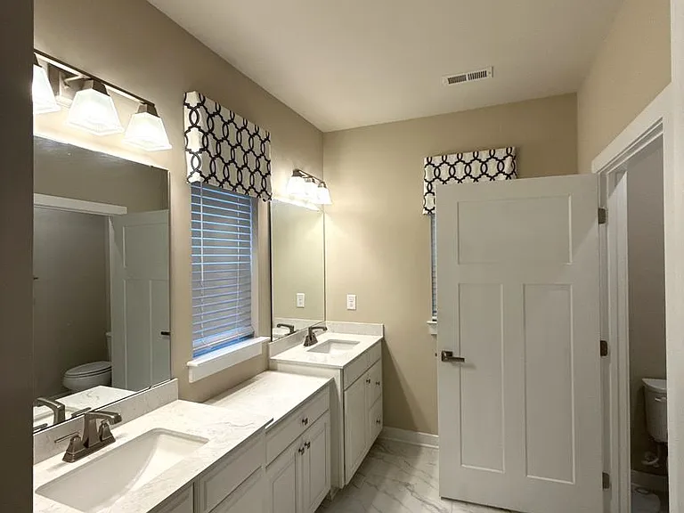 8807 Chapel Grove Crossing Dr — Photo 16